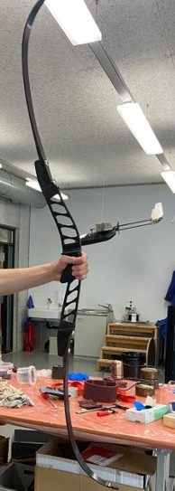 Pièce arquée en fibre de carbone